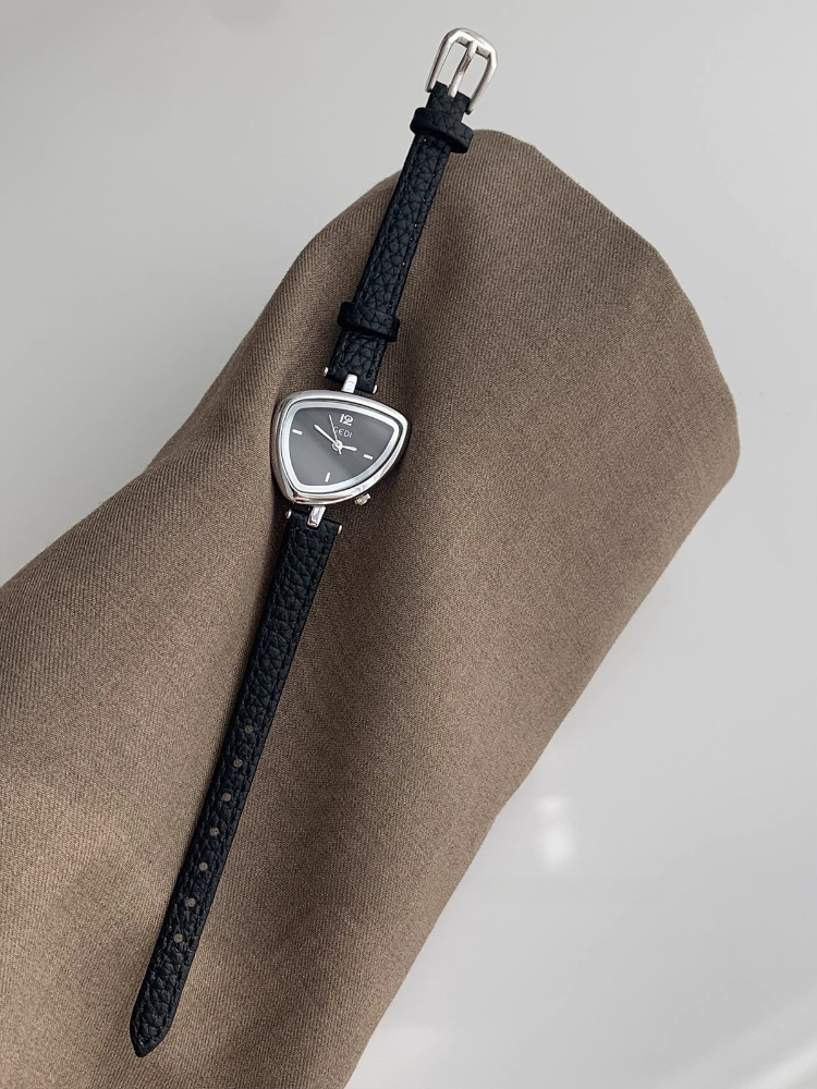 Frauen Quarzuhr Einfache Gold  – Watch Triangle Luxury Bewertung und Preis