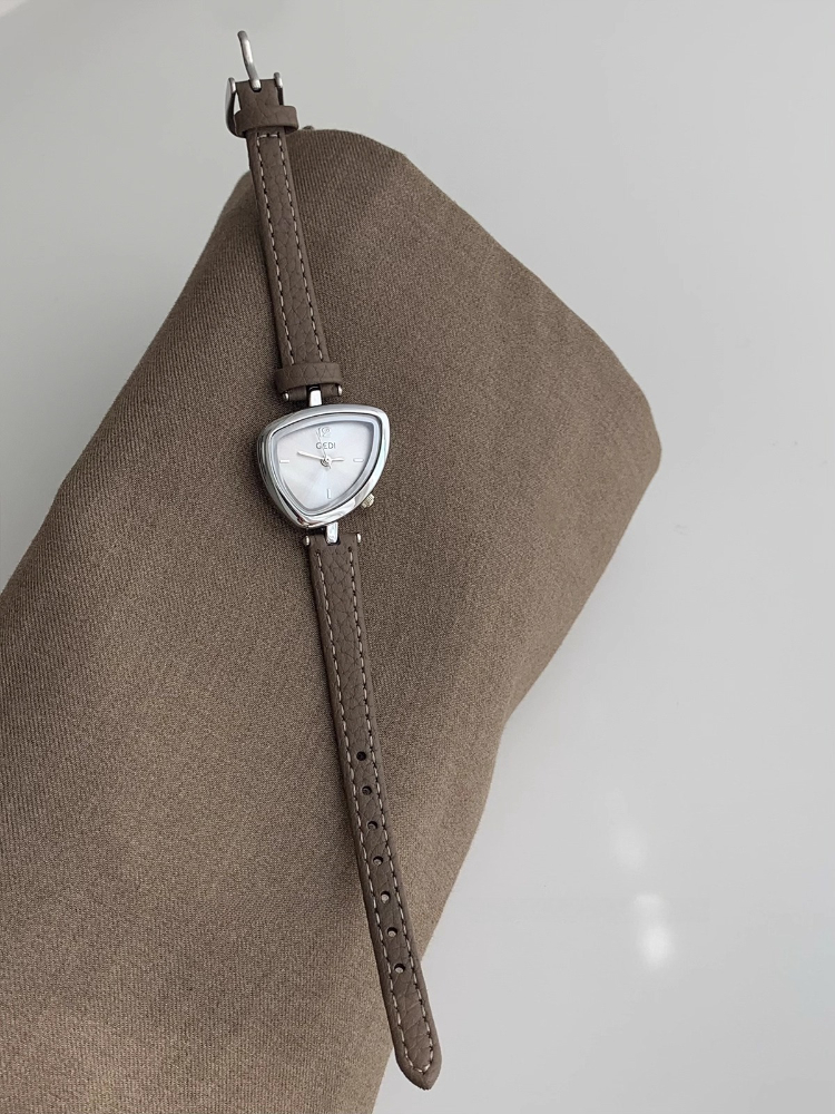 Frauen Quarzuhr Einfache Gold  – Watch Triangle Luxury Bewertung und Preis