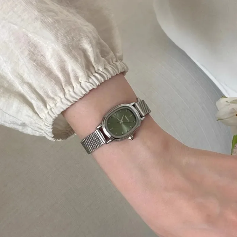 Kleine Oval Zifferblatt Grüne  – Luxury Women'S Watch Bewertung und Preis