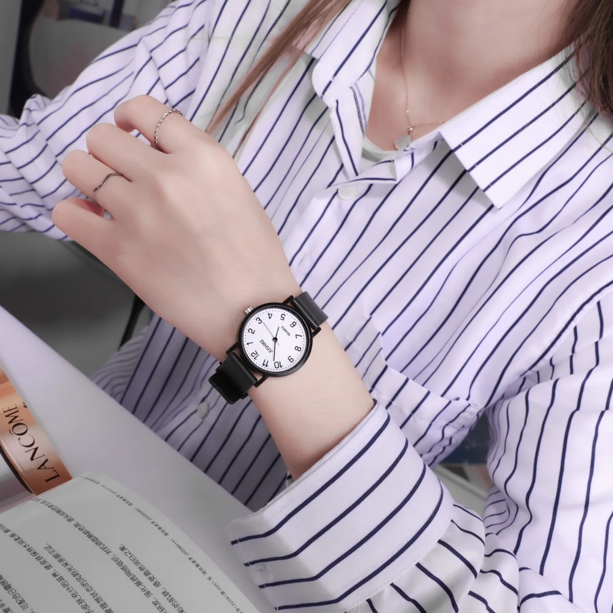 Einfache schwarze Uhr Quarzuhr – Luxury Women'S Watch Bewertung und Preis